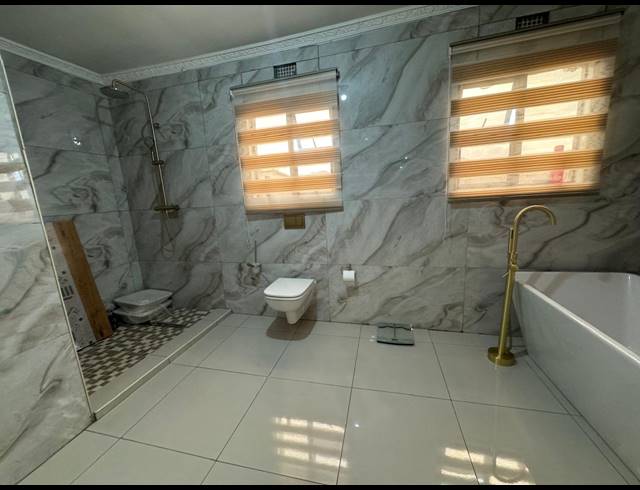 5 BEDROOM HOUSE FOR SALE IN MPOPHOMENI